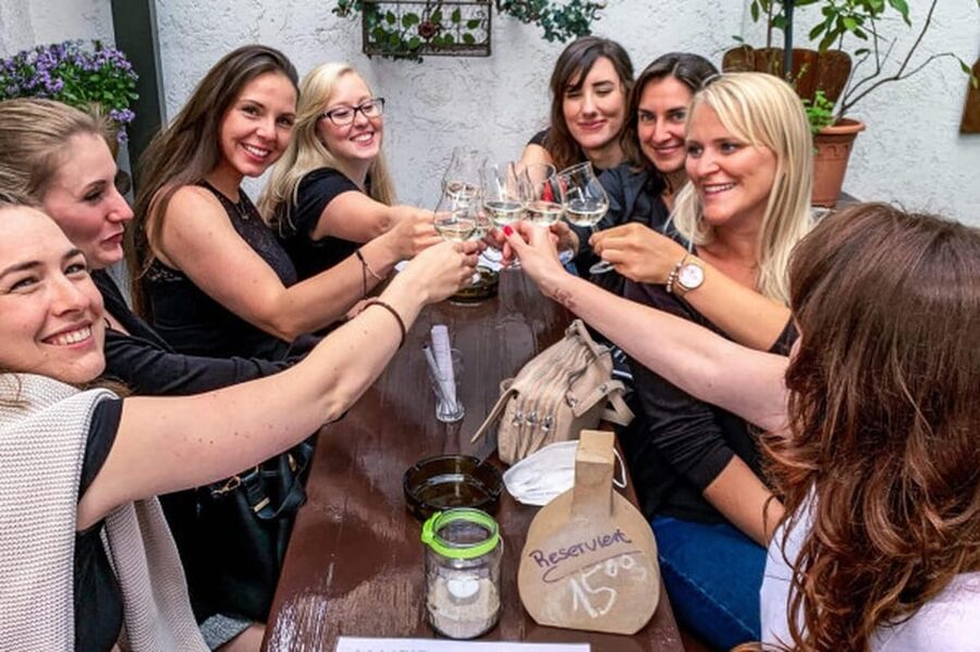 Frankfurt: Food Tour to 3-4 Local Food Spots - What this Frankfurt food tour is really offering