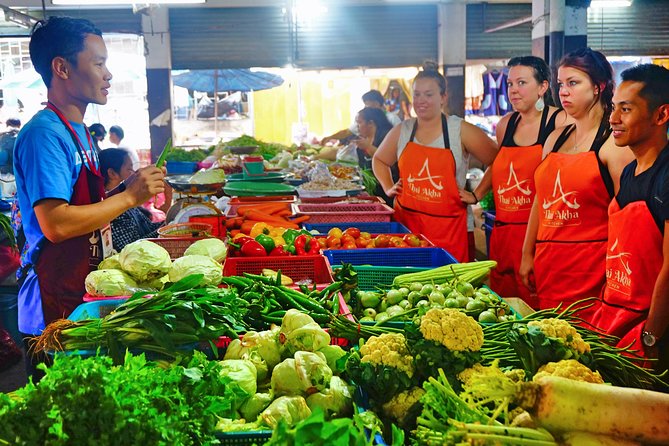 Fresh Local Market Tour - Food tour in Chiang Mai - 8:00 to 9:00 am: Thai breakfast at Bumrung Buri Market