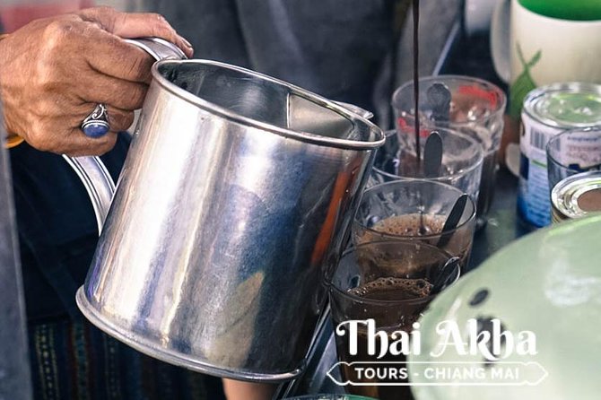 Fresh Local Market Tour - Food tour in Chiang Mai - 11:00 am to noon: Taking your purchases to the park