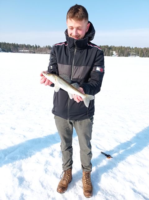 From Helsinki: Bodom Lake Ice Fishing with Food & Drinks - How much food and drink is included