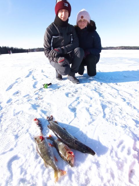 From Helsinki: Bodom Lake Ice Fishing with Food & Drinks - Why the eight-person limit helps