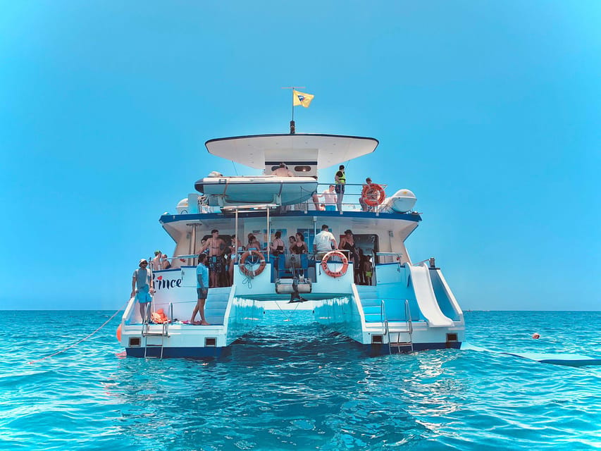 From Puerto Rico: Boat trip along the coast w/ Food & Drinks - Key points at a glance