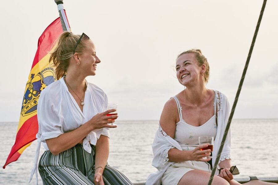 Fuerteventura: Sunset boat trip with DJ, Food & Drinks - Sailing the Aphrodite from Morro Jable