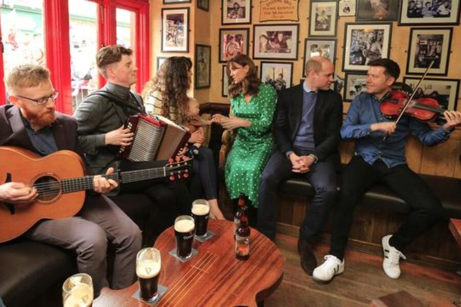Galway: Food and Culture Walking Tour with Tastings - Medieval walls and Galway’s central streets