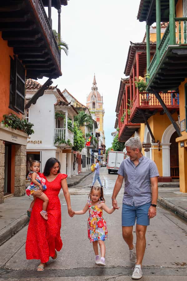 Gastronomic tour and professional photos in the old city - Why this Cartagena tour works so well