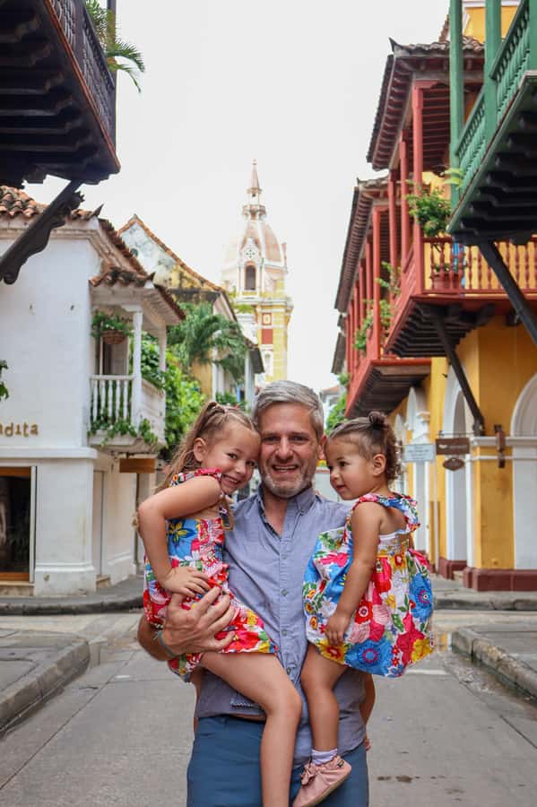 Gastronomic tour and professional photos in the old city - Calle de Las Sombrillas and Cartagena’s colorful streets