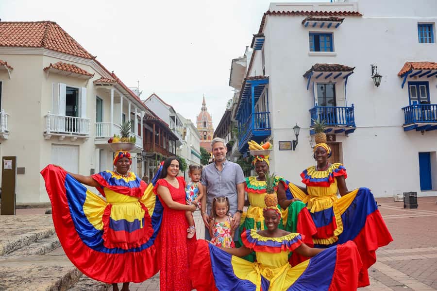 Gastronomic tour and professional photos in the old city - A final Getsemaní photo session