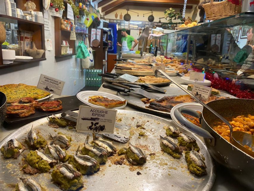Genoa: The Ultimate Traditional Food and Drinks Tour - Stop one: street food in the old town