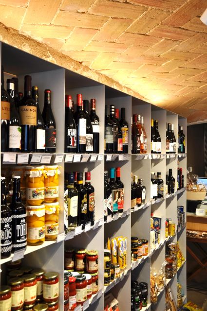 Girona Evening Food Tour & Tapas Bar Experience - Casa Cacao and a short shopping pause