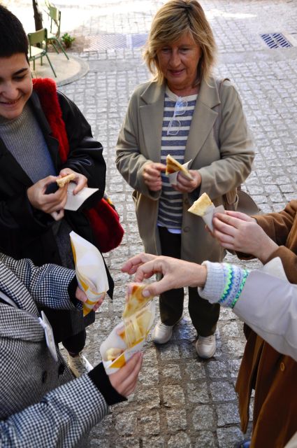 Girona Evening Food Tour & Tapas Bar Experience - Plaça de la Independència and the first taste