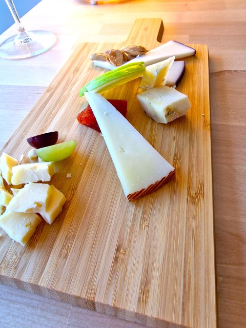 Gourmet Experience: Tasting of Spanish Cheeses and Wines - What the host adds to the cheese board