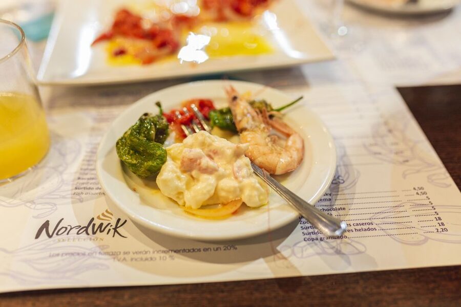 Granada: Tapas Crawl - Three savory stops, each about 40 minutes