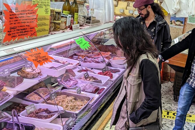 Guided Food Tour with Wine Tasting in Verona - Guides, group size, and the feel of the walk