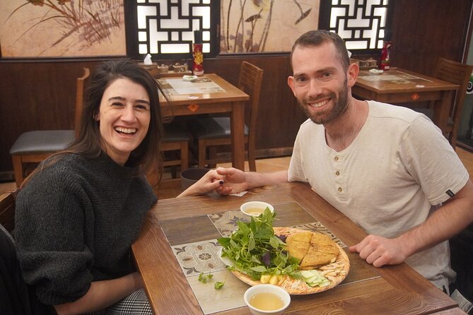 Ha Noi Walking Food Tour, Non Vegetarian,Vegan, vegetarian Option - Hoan Kiem Walking Street and the first bite