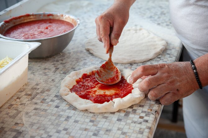 Hands-On Pizza Making Class & Farmhouse Tour with Sea Views - Who should book this class