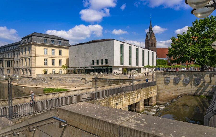 Hannover: Culinary Walking Tour Downtown + Old Town - Five tastings at different local stops