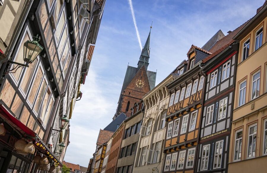 Hannover: Culinary Walking Tour Downtown + Old Town - What the guide adds to the experience