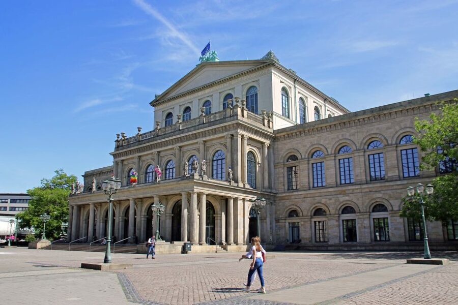 Hannover: Culinary Walking Tour Downtown + Old Town - Walking comfort, weather, and access