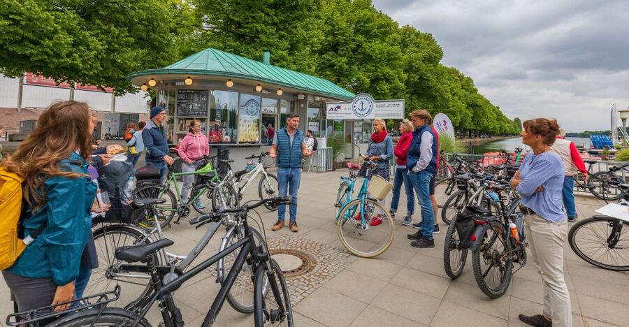 Hannover: Guided Bike Tour for Foodies with Tastings - Key points to know