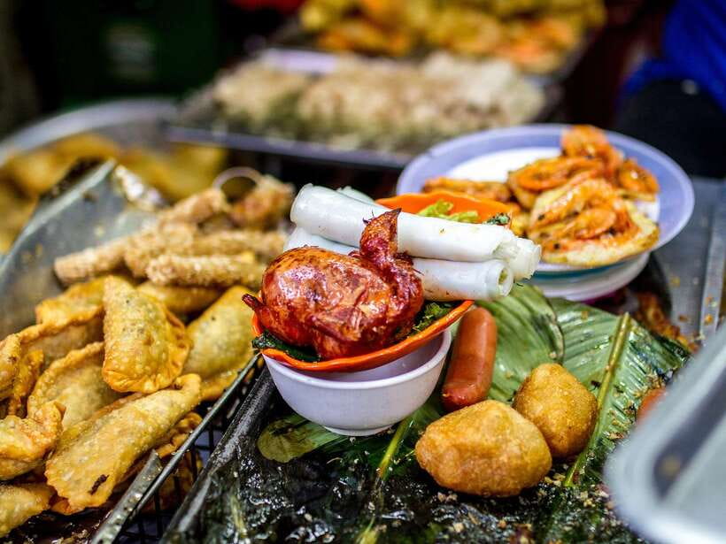 Hanoi: Eat Like a Local Small Group Street Food Tour - Optional Train Street and the hidden café