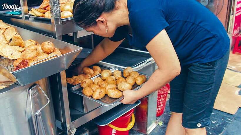 Hanoi: Guided Food Tour with Train Street Visit - Banh mi brings crunch to the middle of the tour