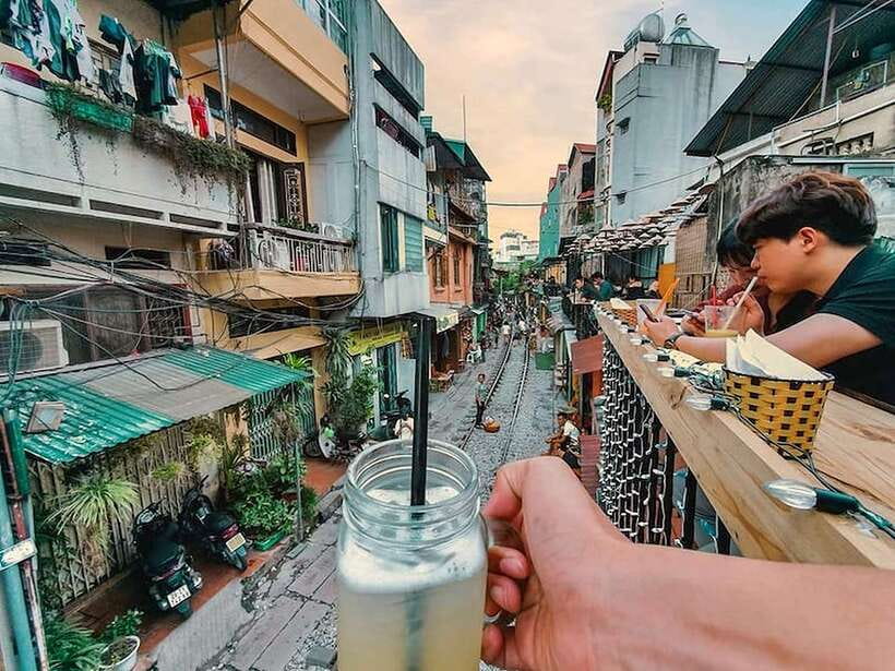 Hanoi: Guided Food Tour with Train Street Visit - Kem Xôi is the sweet surprise