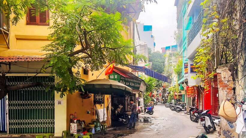 Hanoi: Guided Food Tour with Train Street Visit - What $19 really buys you