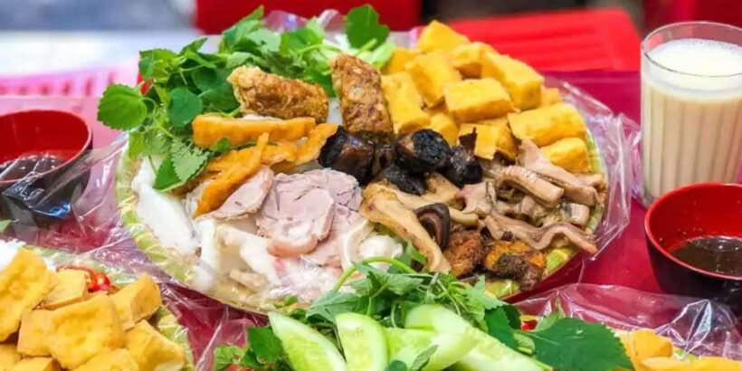 Hanoi: Guided Street Food Tour for small groups - The first bowls: noodle soups and grilled pork