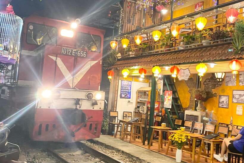 Hanoi: Guided Street Food Tour with Train Street Experience - Banh cuon, banh xeo, and the first food stops