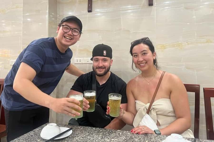 Hanoi Local Fresh Beer and Culinary Tour with Train Street - Banh Mi and Saigon Beer on Hang Da Street