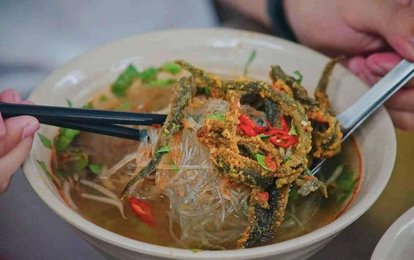 Hanoi: Michelin Guide Street Food Walking Tour - Three Hanoi classics in one walk