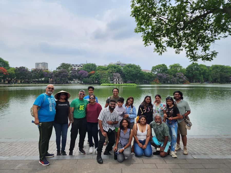 Hanoi: Old Quarter and French Quarter Walking Food Tour - Guide quality and group size