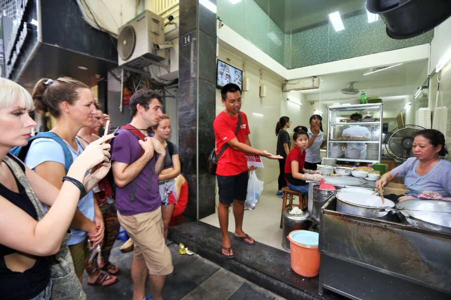 Hanoi: Street Food Experience with 5 Food Stops - Walk to Hoan Kiem Lake and finish with egg coffee