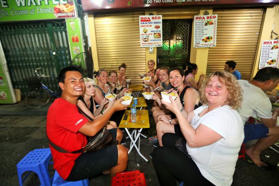 Hanoi: Street Food Experience with 5 Food Stops - Banh mi and seasonal fruit at the market
