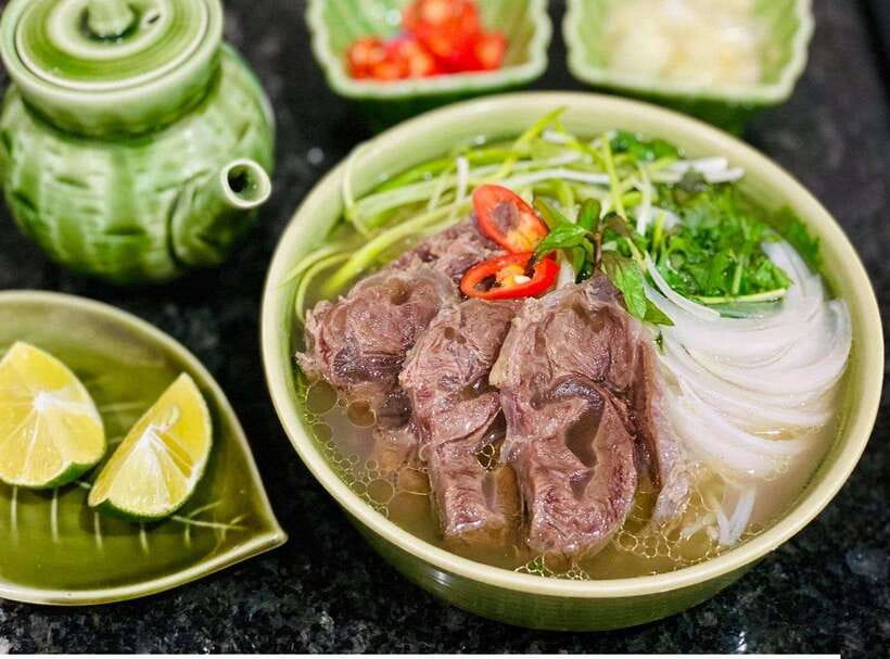Hanoi: Street Food Tour with Train Street & Hidden Alleyways - Why this tour works as a first night in Hanoi