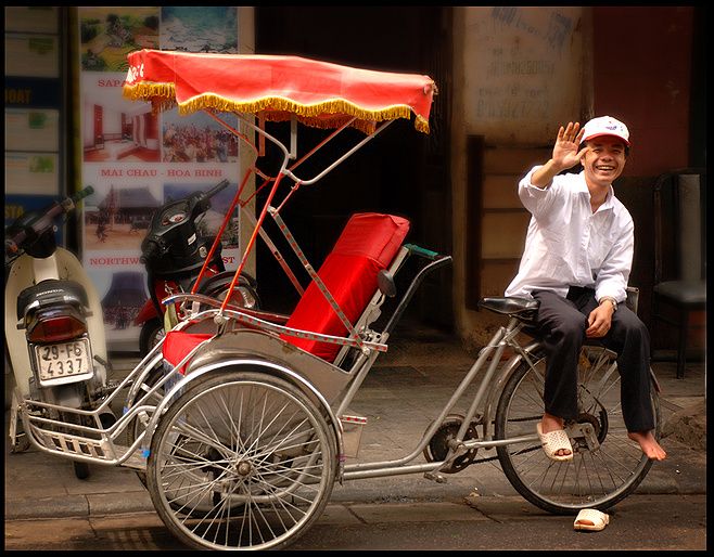 Hanoi Walking Street Food Tour & Cyclo Ride - Starting in Hoàn Kiếm and entering the Old Quarter