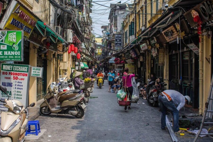 Hanoi: Walking Street Food Tour & Train Street w/Local Guide - Why a Food Walk Is a Smart First Step in Hanoi