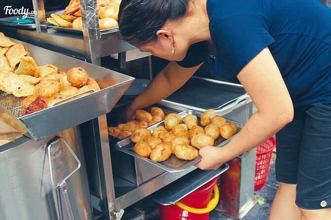 Hanoi Walking Street Food Tour with Train-Street Visit - Why this food walk works well on a first Hanoi evening