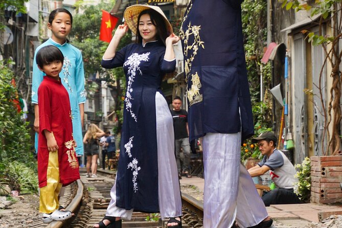 Hanoi Walking Street Food Tour with Train-Street Visit - Who should book this Hanoi food tour