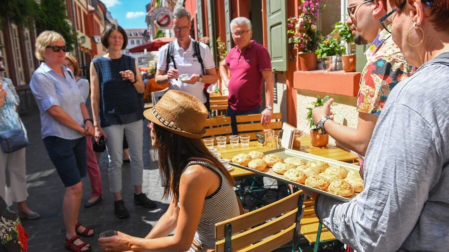 Heidelberg: Culinary city tour with delicious samples - Starting at the Herkulesbrunnen by the Town Hall