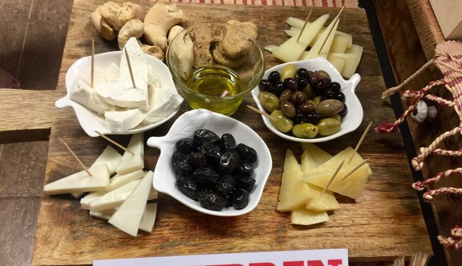 Heraklion: Food Tastings Walking Tour - Who should book this four-hour walk?