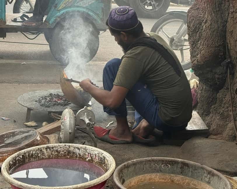 Heritage Walk & Street Food Tasting in Jaipur - Chaura Rasta: tea, snacks, and city design