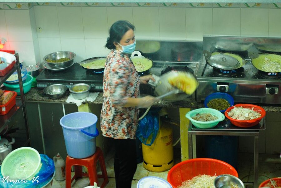 Ho Chi Minh City: Private Street Food Evening Walking Tour - Bò lá lốt, noodle soup, and the pleasure of small stops