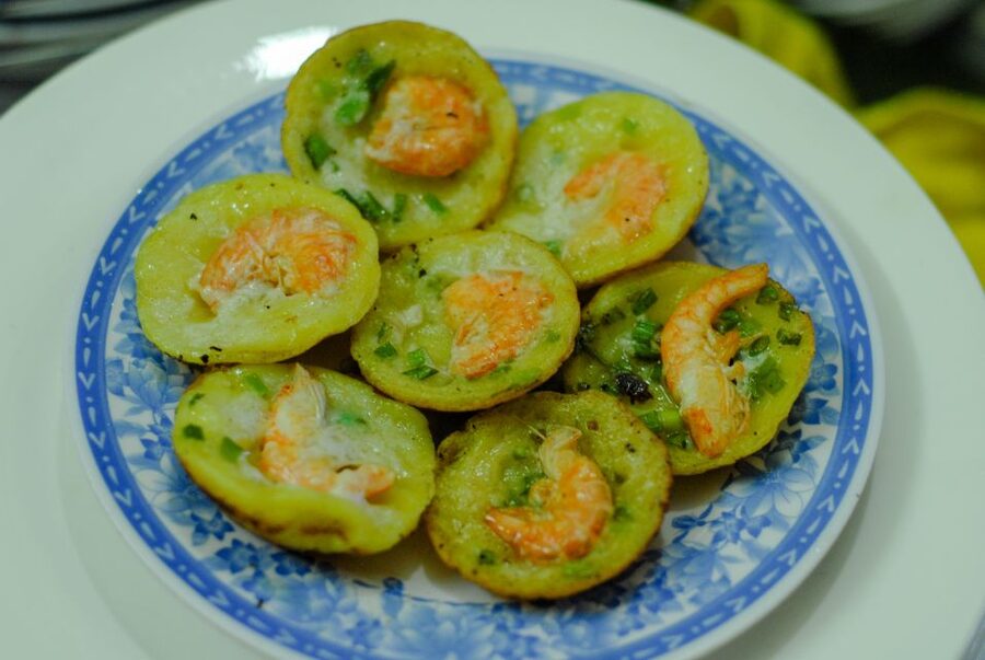 Ho Chi Minh City: Private Street Food Evening Walking Tour - District 3 and the Nguyen Thien Thuat apartments