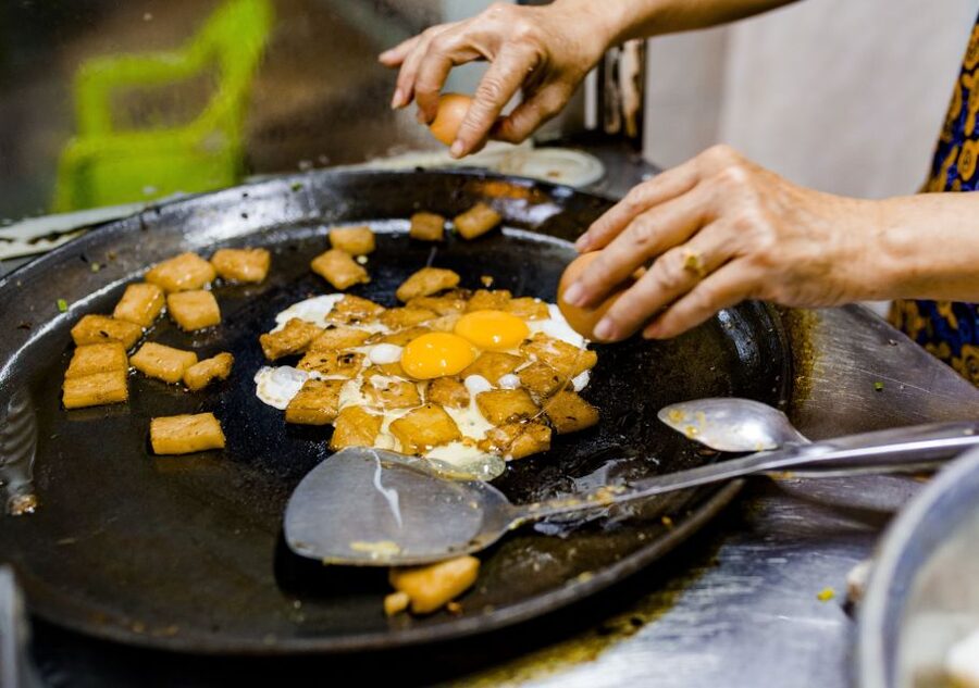 Ho Chi Minh City: Private Street Food Evening Walking Tour - Seafood alley, local drinks, and the biggest meal