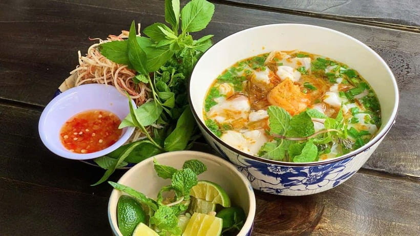 Ho Chi Minh City: Walking Food Tour with 13 Tastings - Stop one: making bánh xèo from scratch