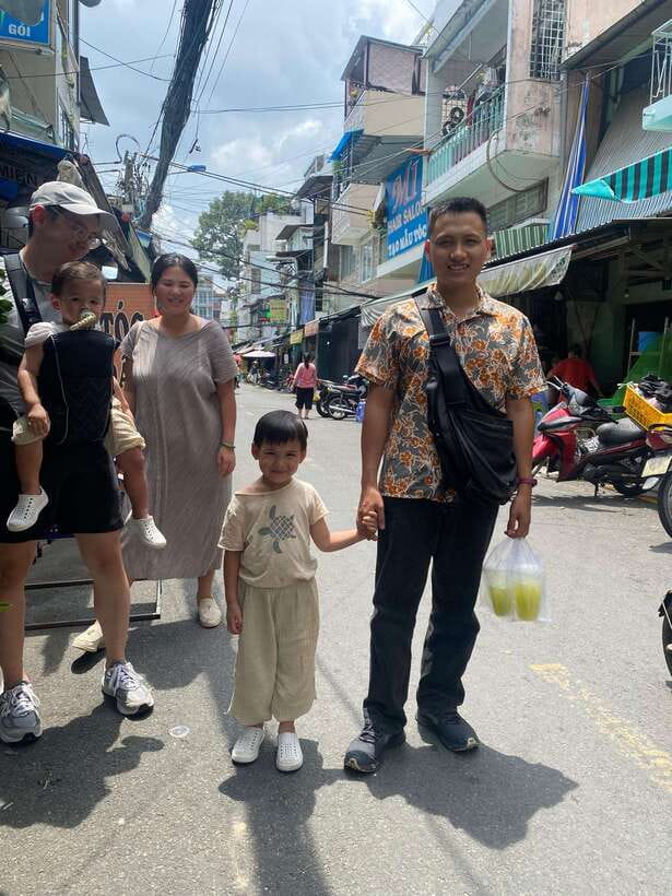 Ho Chi Minh City: Walking Food Tour with 13 Tastings - More small bites: rice, bread, and fried dough