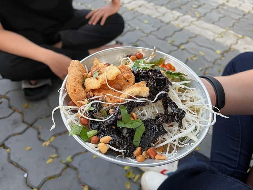 Ho Chi Minh: Original Walking Street Food Tour with Foodies - Quick points before you book