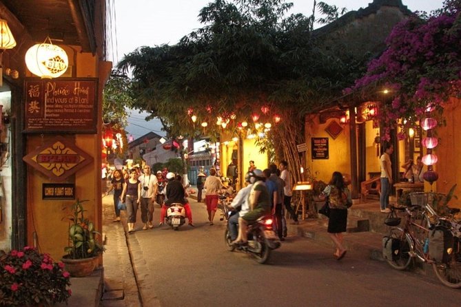 Hoi An at Sunset: Authentic Local Street Food Tour - How much food do you really get for $39.25?