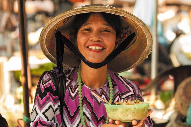 Hoi An at Sunset: Authentic Local Street Food Tour - Group size, guides, and the changing route